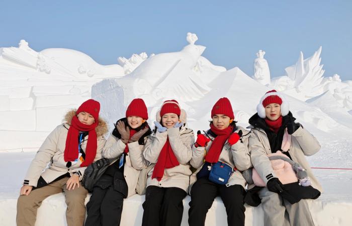 臺灣青年在雪博會合影